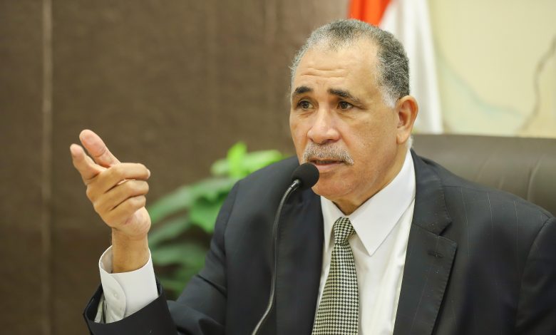  نقيب المحامين يهدد بتأديب المحامين المخالفين لقرار النقابة 